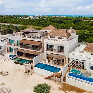 Villa Casa Javi- Ocean Front Located Mid, Isla Mujeres